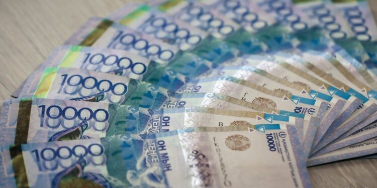 Айына 945 мың теңге: елімізде ең көп зейнетақысы бар адам анықталды