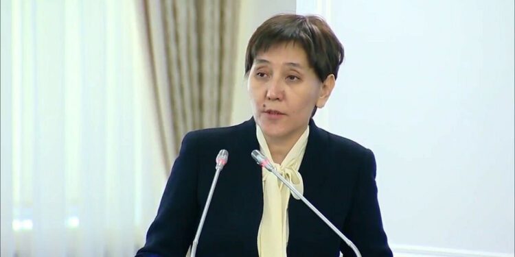 Декреттегі ана табыс тапса, жәрдемақы тоқтап қала ма?