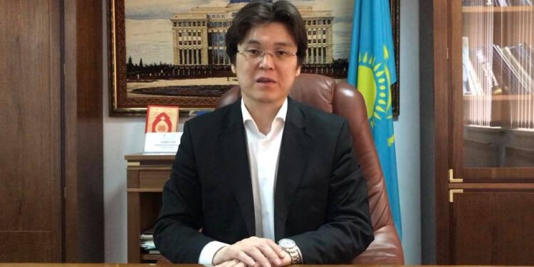 «Қазақстанды 2 млрд долларға сатып жіберген» — Азаматхан Әміртай