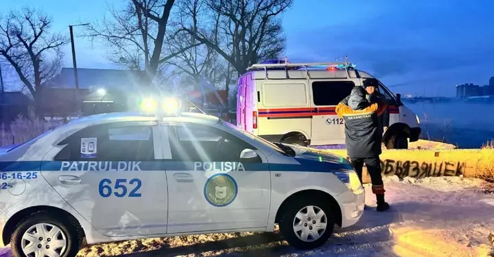 4 адам отырған көлік өзенге құлап кетті