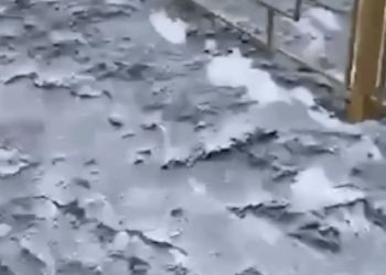 «Қара түсті қар»: көшелерді күйе басуда