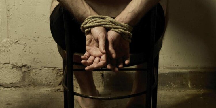 Түрмедегілерді азаптаған қызметкерлер жазаға тартылды