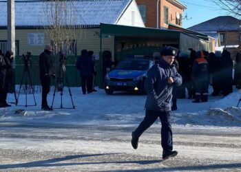Алаяқ емші науқастарды гипноздап, телефондарынан несие алған