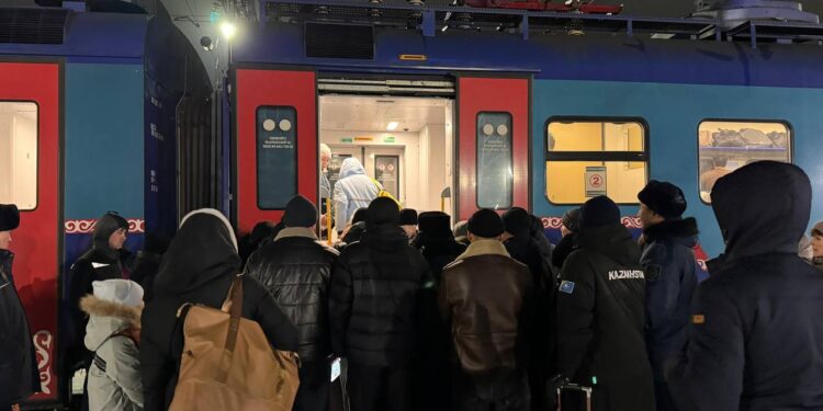 ҚТЖ 500-ден астам жолаушыны ауа райына байланысты эвакуациялауда