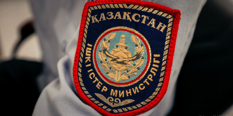 Күдіктіні азаптаған: Жамбылда лауазымды полицейге қатысты тергеу жүргізілуде