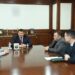 Облыс әкімі ұшақта адам өмірін құтқарған жігіттің оқу ақысын төлеп бермек