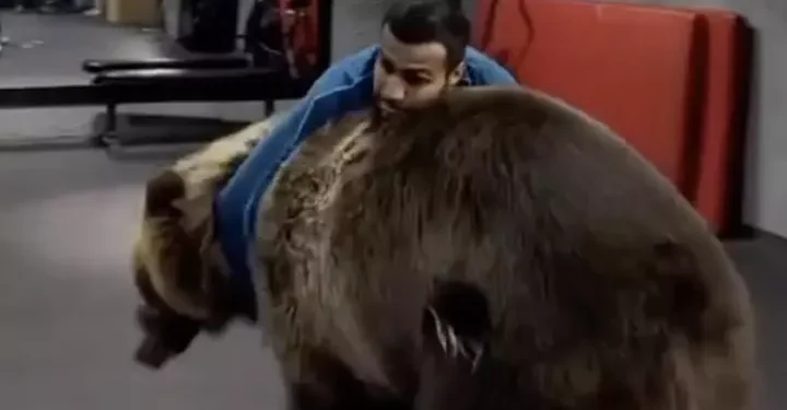 Аюмен күрескен танымал спортшыға айыппұл салынды