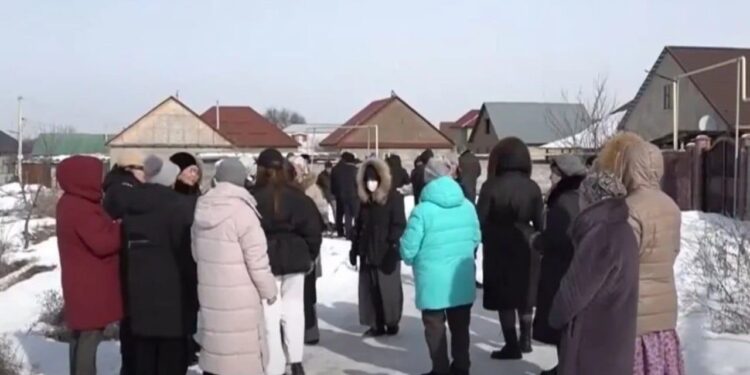 «Қазақстанда жоқ секілдіміз»: Қарасай ауданының тұрғындары өз ауылын заңдастыруды талап етуде