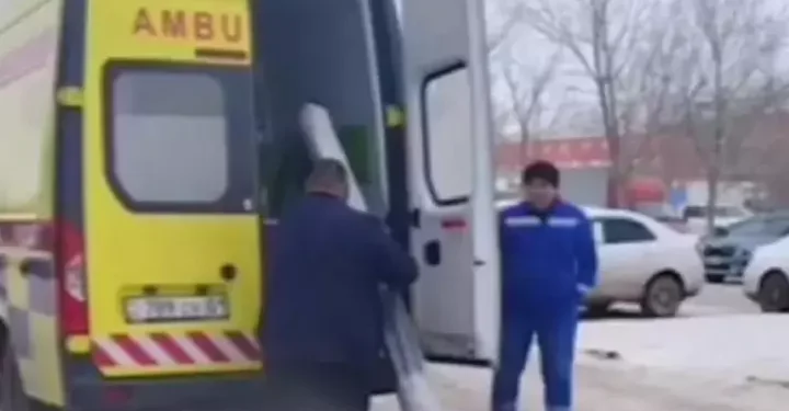 Жедел-жәрдем көлігіне кілем тиеген: Басқарма түсініктеме берді