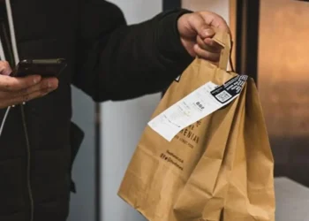 Елімізде тамақ жеткізу қызметіне жаңа талаптар қойылады