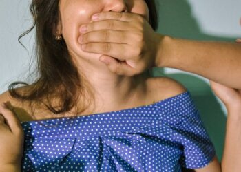 Зорланғанын айтқан 15 жастағы қызды анасы малшыға беріп жіберген