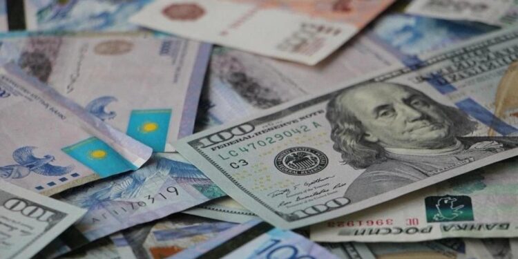 Теңге әлсіреуде: Ұлттық банк базалық мөлшерлемені өзгертпеді