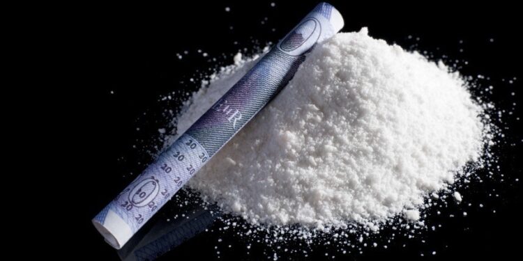 24 келі: Алматыда екі күдіктіден мефедрон тәркіленді