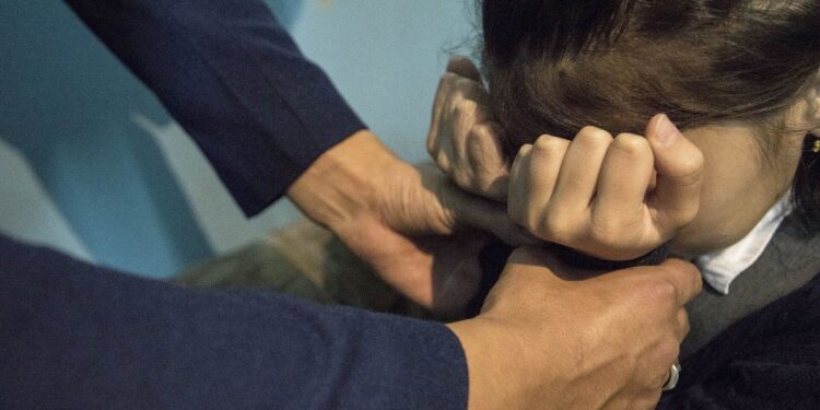 Анасы мен өгей әкесі 14 жастағы қызын өлтірді: Сот үкім шығарды