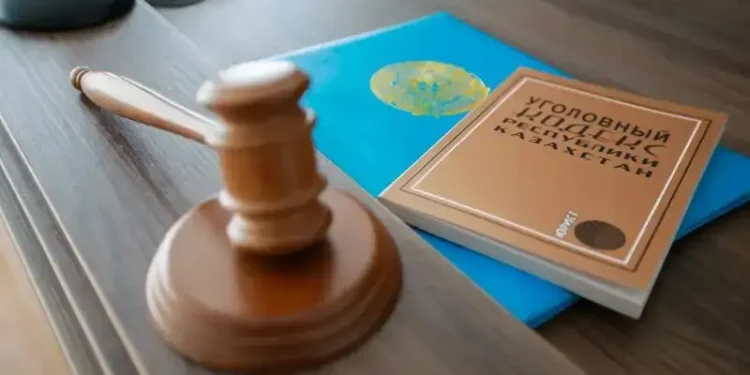 Шымкентте судьяның отбасына қоқан-лоқы көрсеткен ер адам 2 жылға сотталды