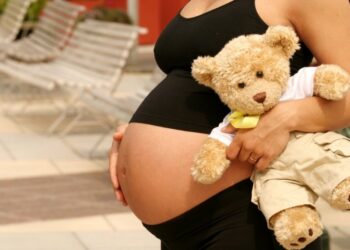 16 жастағы қыз өгей әкесінен жүкті болып қалды