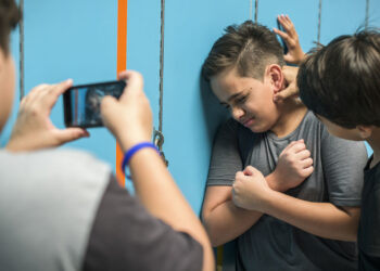 Мұғалімдер мен сыныптастары буллинг жасаған: прокуратураға 2000-ға жуық адам шағымданды