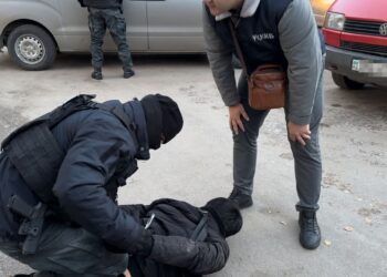 «17 жастағы қыз кездесуге шақырған»: Бопсалаумен айналысқан топ ұсталды