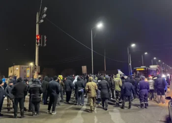 Оралда тұрғындар жарық мәселесіне байланысты наразылыққа шықты