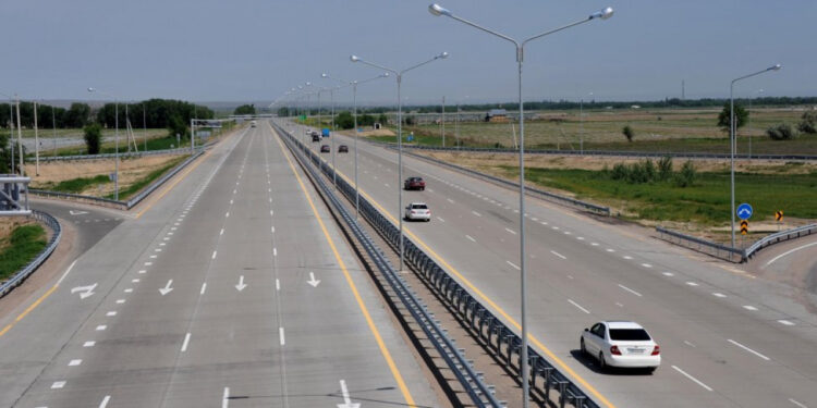 «Ақылы жолға қарызы барлар көлігін сата алмайды»: жаңа заң Мәжілісте қаралуда