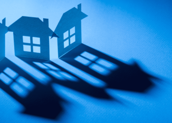 Атыраулық көпбалалы ана сегіз баласын арнайы орталықтарға жіберуге мәжбүр болды