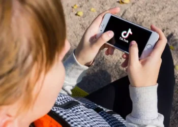 7 жасар қазақстандық қыз TikTok-тағы видеоны көргеннен кейін сөйлемей қалған