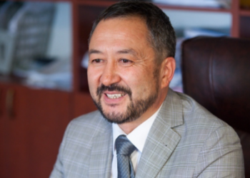 5 миллион теңге: Қазақстандықтар шенеуніктер санын жедел қысқартуды талап етуде