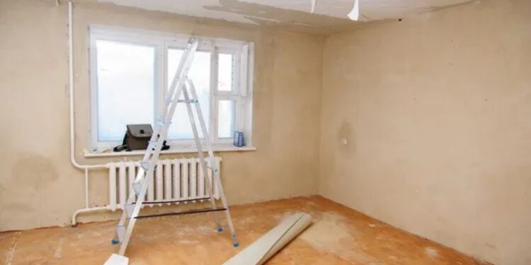 ШҚО-да ұлы әкесін сотқа беріп, үйді жөндеуге жұмсаған ақшасын қайтарып алмақ болды