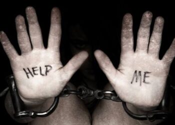 Ер адам жасөспірім қыздарды аналарынан сатып алып отырған