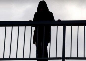 19 жастағы қыз көпқабатты үйдің терезесінен құлап, қайтыс болды