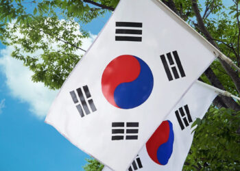 Көлік отқа оранды: Оңтүстік Кореяда Қазақстан азаматтары жол апатына түсті