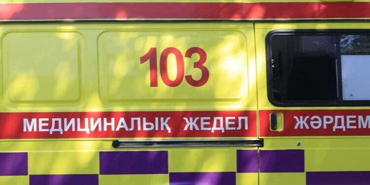 Алматыда мопед жүргізушісі жүк көлігінің астына түсіп қаза тапты