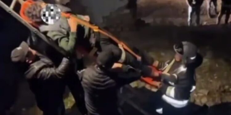 Жетісуда 15 жастағы жасөспірімді бетон плита басып қалды