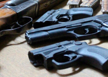 Полицей өзінің досына қызметтік қарумен оқ атқан