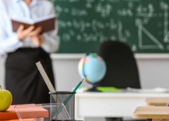 Қазақстанда мұғалімдердің жартысы айына 581 мың теңге алады — Оқу-ағарту министрлігі