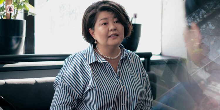 Филолог: «Қазақ тілін ақырын сыпырып тастап, жаңа бірдеме жасап жатырмыз»