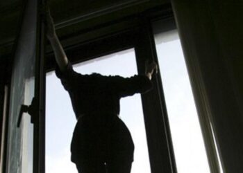 Бойжеткен 16-қабаттан секіріп кетті