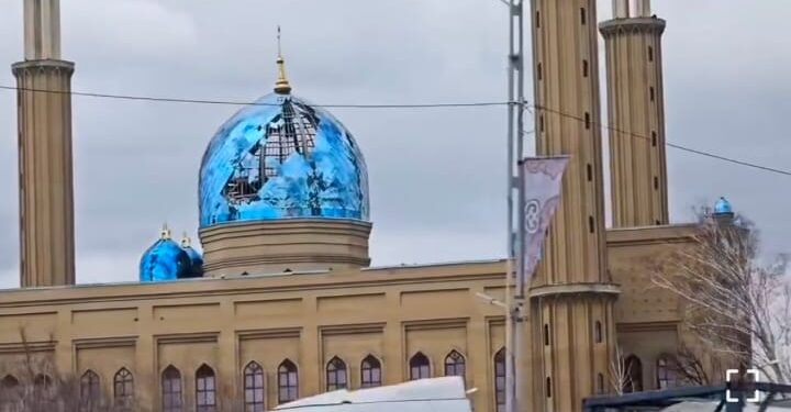 Қатты жел мешіт күмбезіне зиян келтірді ВИДЕО