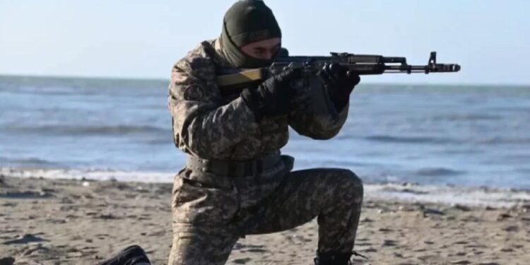 Сарбаздар аш жүр: депутат әскерилерге арналған тамақ құнын шұғыл көтеруді талап етті