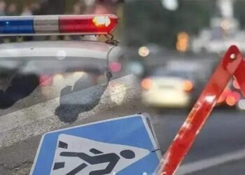 «Екі адам қаза тапты»: Мотоциклші жолдағы жұмысшыларды қағып кетті ВИДЕО