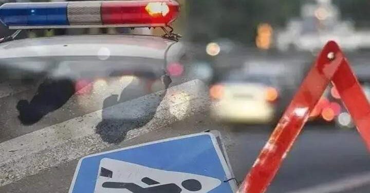 «Екі адам қаза тапты»: Мотоциклші жолдағы жұмысшыларды қағып кетті ВИДЕО