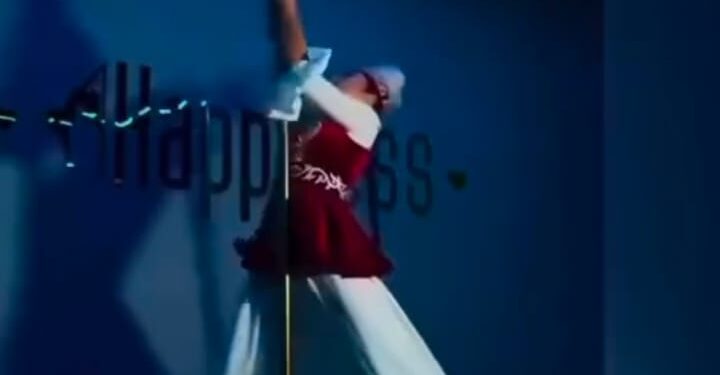 Ұлттық киім киген қыздың «біртүрлі» биі желіні шулатты ВИДЕО