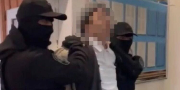 «Қарыз үшін зорлаған»: Блогер бірнеше қылмыс бойынша күдікті ретінде ұсталды