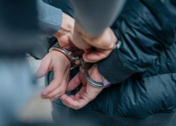 Ақтауда ер адам көшеде хиджаб киген қызды зорламақ болған