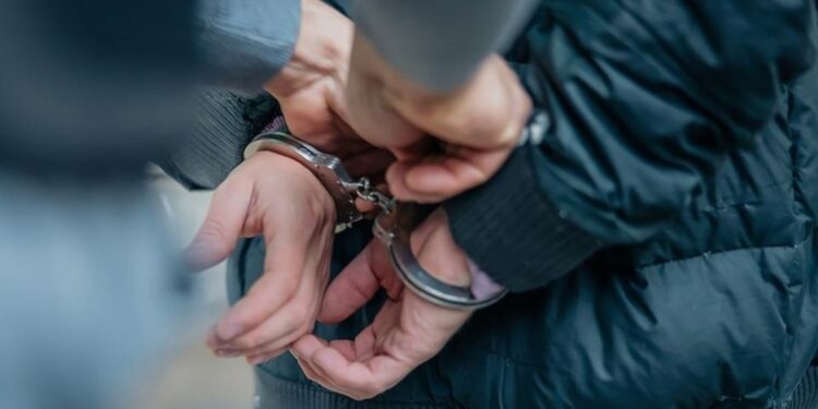 Ақтауда ер адам көшеде хиджаб киген қызды зорламақ болған