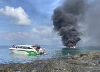 Тайландта қазақтар отырған катер өртеніп кетті
