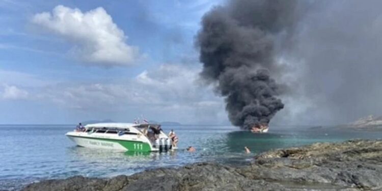 Тайландта қазақтар отырған катер өртеніп кетті