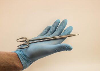 Павлодарда баланы сүндетке отырғызамын деп денсаулығына зиян келтірген дәрігер сотталды