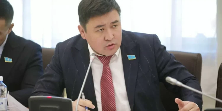 «Тең жартысы жұмыссыз»: Депутат жұмыссыздар санын қайта тексеруді ұсынды