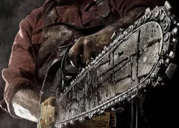 БҚО-да ер адам шынжырлы арамен адамдарға шабуыл жасады ВИДЕО